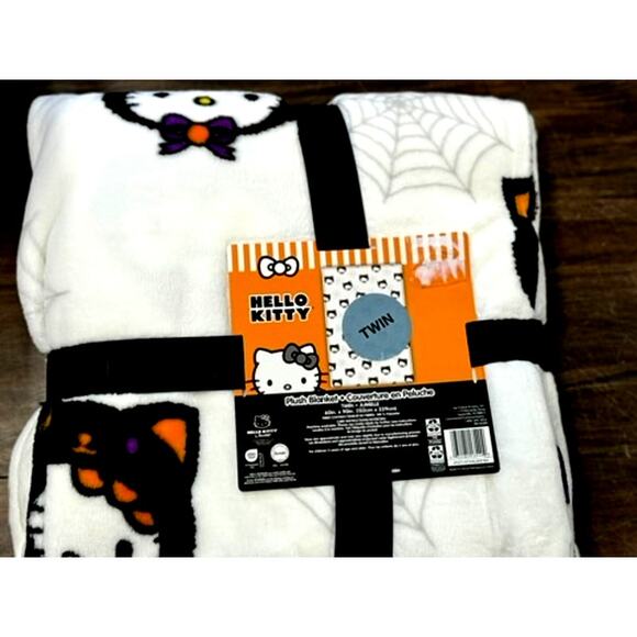 Hello Kitty Plush Blanket, Kitty Head W/Cat Costume,Twin - Picture 1 of 7